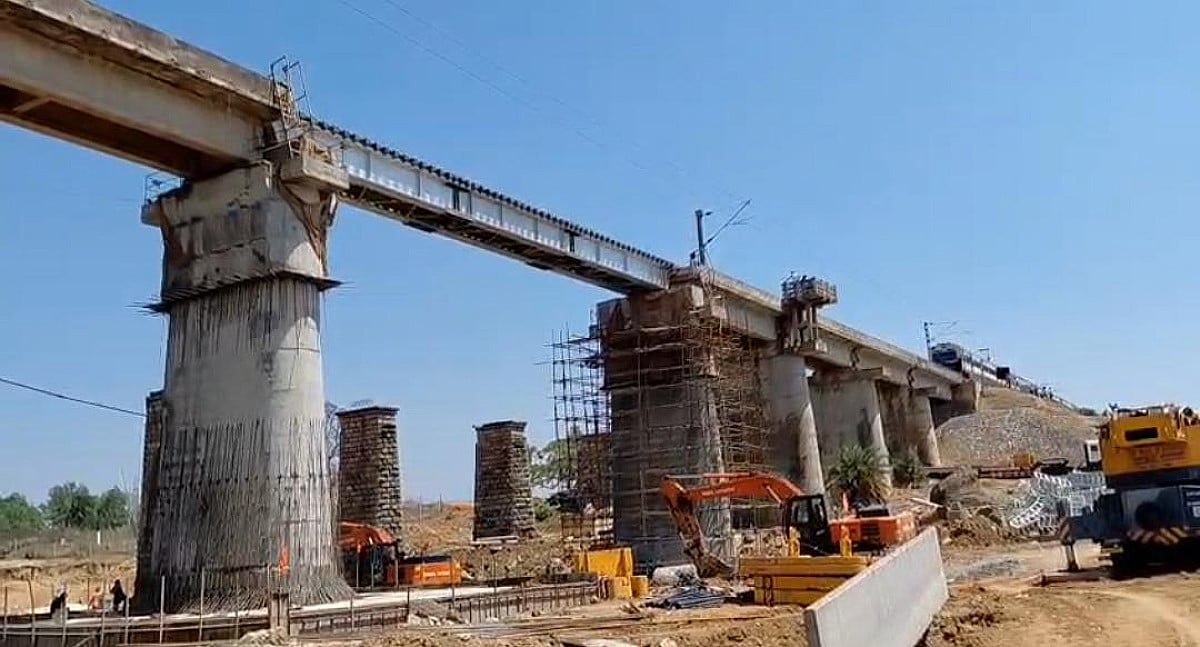 पहले की तरह फिर लोहरदगा स्टेशन से शुरू हुआ ट्रेन परिचालन, पिलर मरम्मती का कार्य पूर्ण