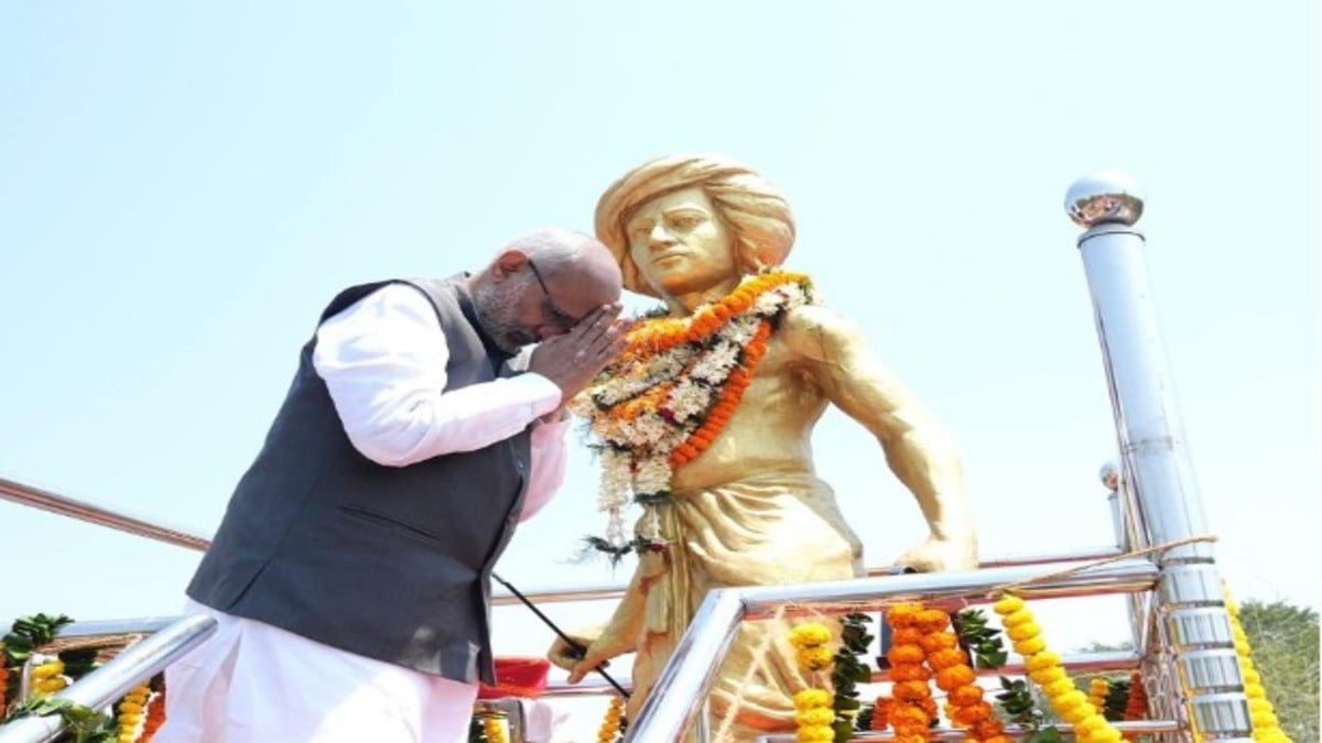 उपराष्ट्रपति का झारखंड दौरा: उलिहातू में धरती आबा  को किया नमन, बिरसा मुंडा के वंशजों से की मुलाकात
