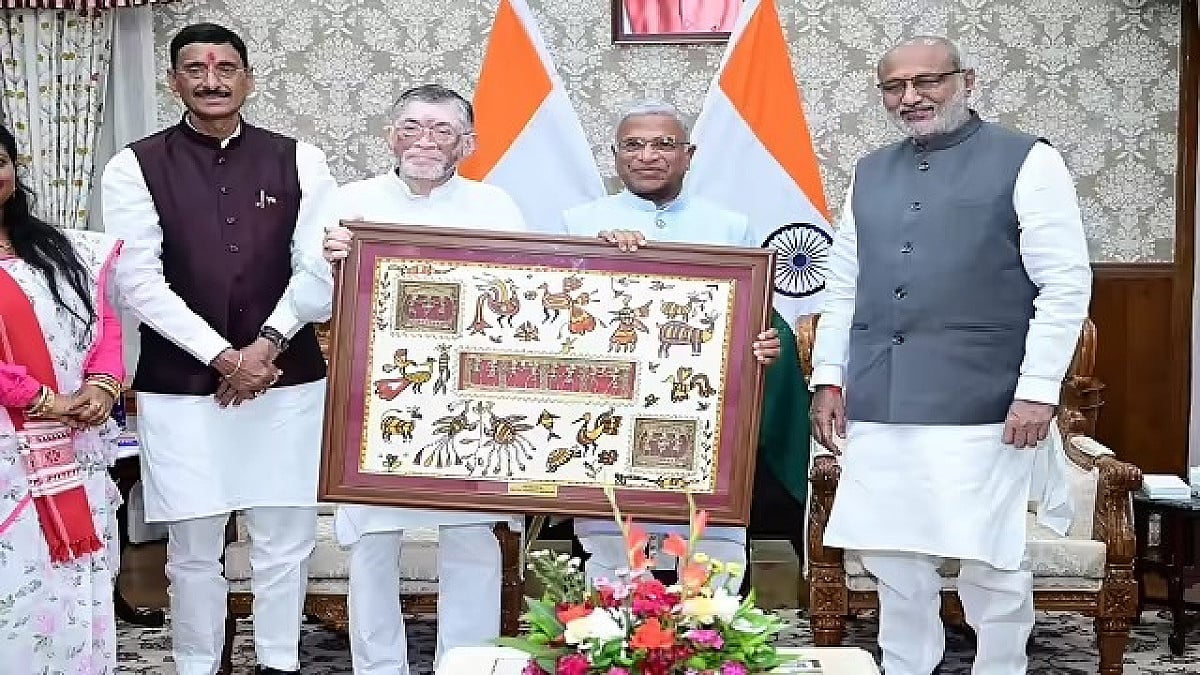 लोक भवन में खास मुलाकात, उपराष्ट्रपति को राज्यपाल ने भेंट किया स्मृति-चिह्न