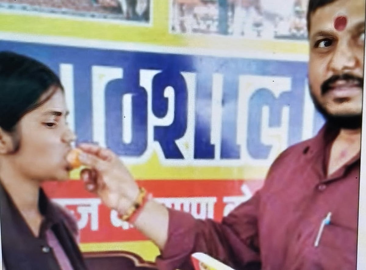 प्रतिभा: जलती चिताओं  से निकली "शिक्षा की तेज लौ" तो लोग साहस को कैसे करने लगे सलाम