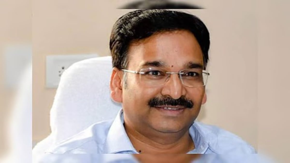 शराब घोटाला  मामले में बड़ा अपडेट : ACB ने समय पर नहीं किया चार्जशीट दाखिल , आईएएस विनय चौबे को मिली डिफ़ॉल्ट बेल