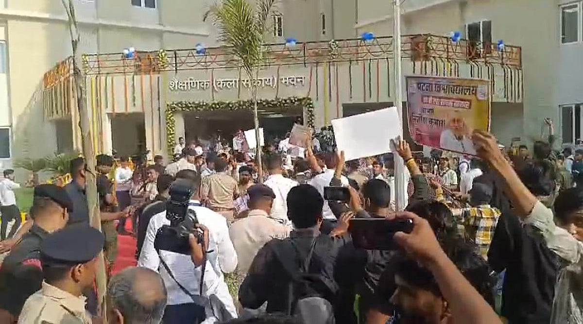 बड़ी खबर : नीतीश कुमार के कार्यक्रम में छात्रों  का हंगामा , पढ़े क्यों लगाये गए  'सम्राट चौधरी  गो बैक के नारे'