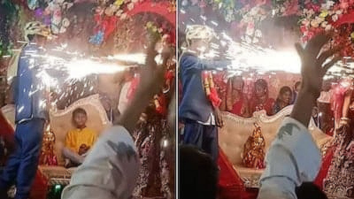 ये कैसी शादी! दूल्हा-दूल्हन ने स्पार्कल गन से एक दूसरे पर बरसाईं चिंगारियां, लोगों ने कहा-खतरनाक भी और शानदार भी, देखिए Video
