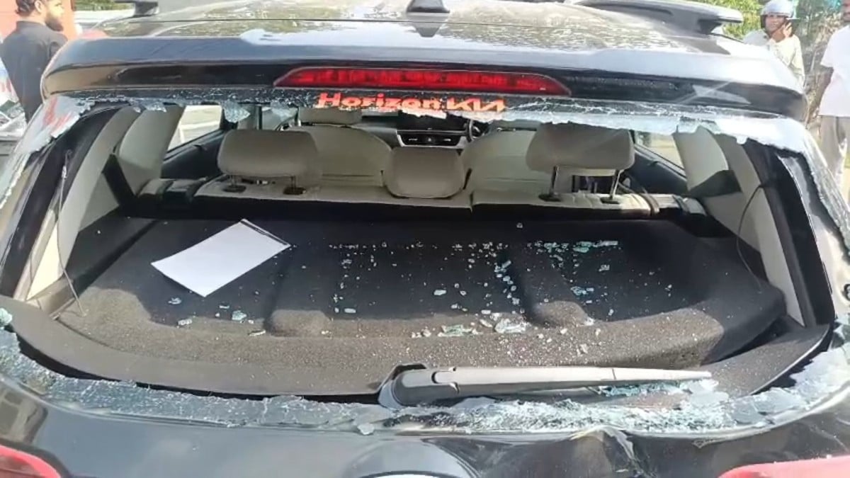 रांची से बड़ी खबर: बच्चों से भरी स्कूल बस का ब्रेक फेल! हरमू रोड पर कई गाड़ियों को मारी टक्कर