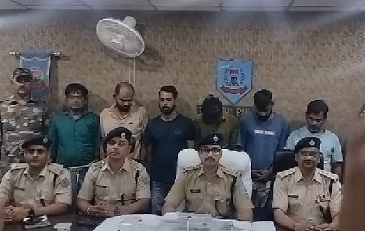 बोकारो पुलिस की बड़ी कार्रवाई, कुख्यात अपराधी अमन साहू गिरोह के 7 गुर्गे गिरफ्तार
