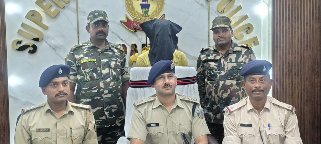 नशे की अवैध कारोबार के खिलाफ पाकुड़ पुलिस की बड़ी कार्रवाई, ब्राउन शुगर के साथ एक को दबोचा