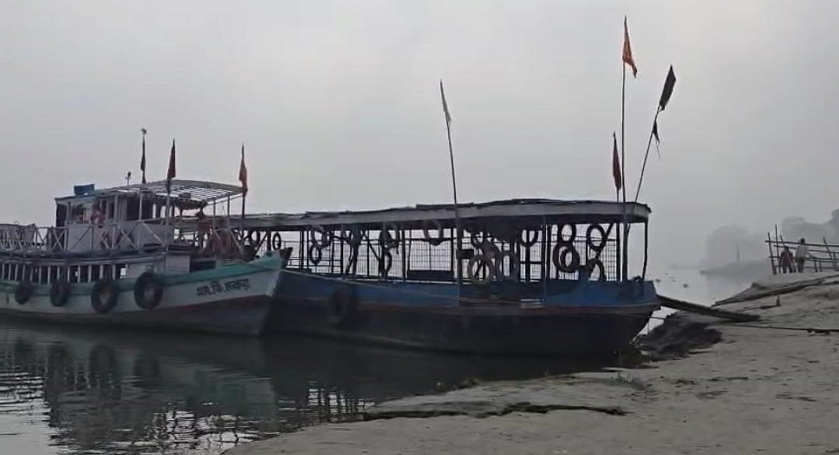 साहिबगंज:गंगानदी पर फेरी सेवा ठप होने से जोखिम में पड़ी लोगों की जान, नाव बना एकमात्र सहारा