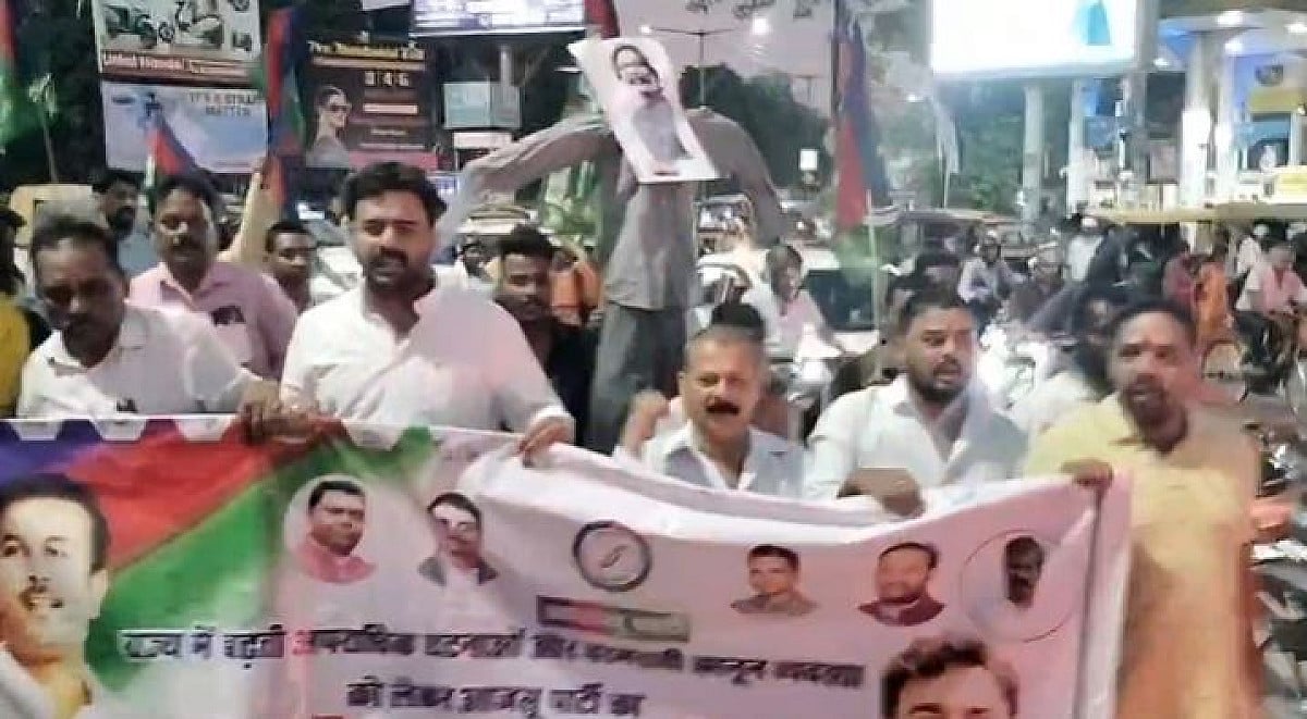 जमशेदपुर में आजसू का प्रदर्शन,विधि व्यवस्था पर सरकार को घेरा