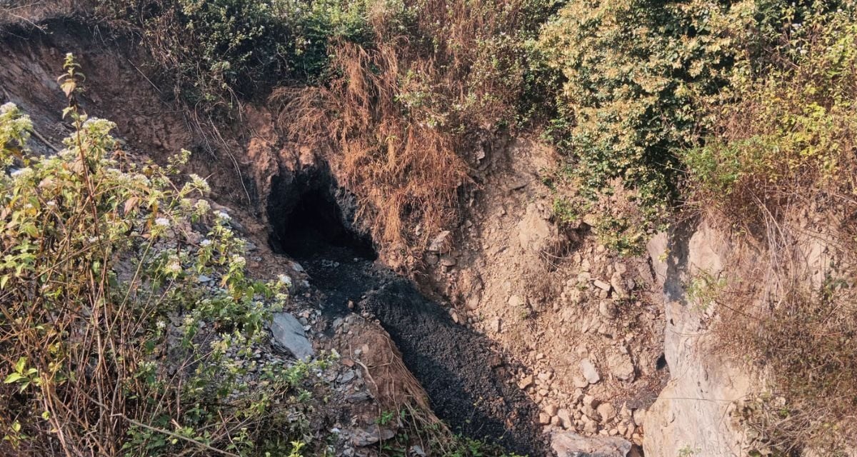 धनबाद कोयलांचल का श्वेत पत्र: 11 कोलियारियां, कोयला चोरी के 50 हॉट  स्पॉट, निगरानी फिर भी अवैध खनन