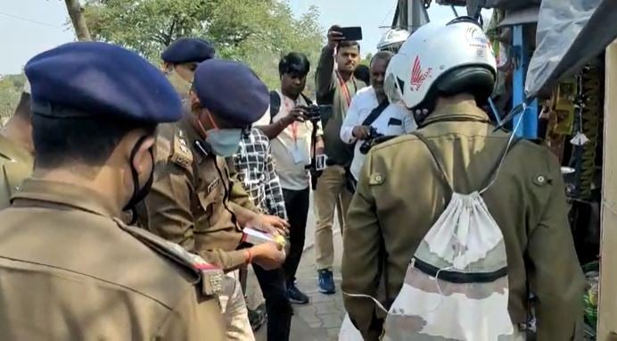 जमशेदपुर में छापेमार दस्ते ने शहर के विभिन्न इलाकों में मारा छापा, नशीले पदार्थों के साथ कई धराए