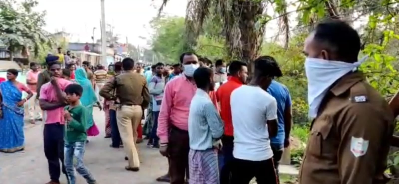 धनबाद के चिरकुंडा में अज्ञात महिला का शव बरामद  ,हत्या की आशंका से  इलाके में  सनसनी