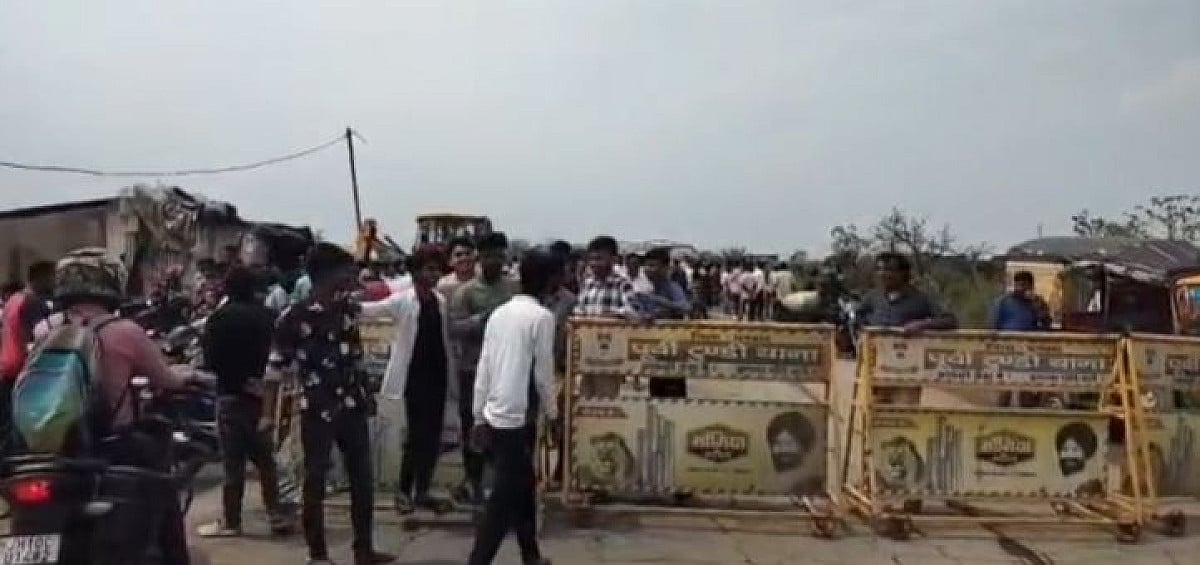 धनबाद में दुकान में जा घुसी तेज रफ्तार ट्रैक्टर,पाँच लोग घायल,सड़क जाम