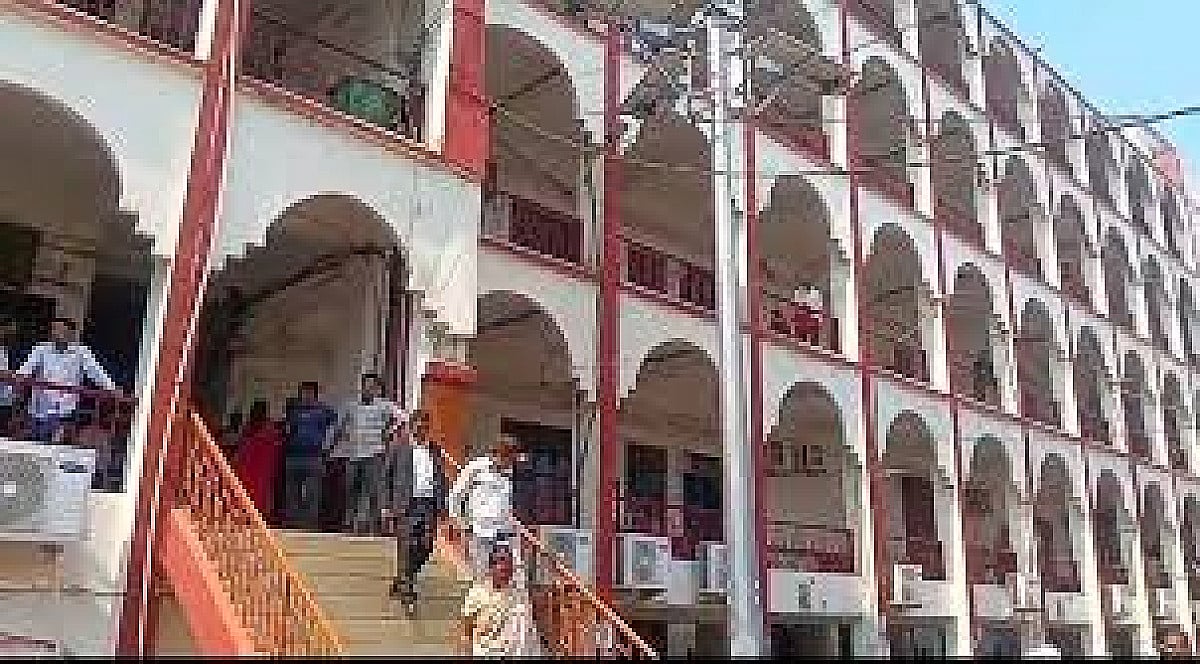 BREAKING: धनबाद कोर्ट को बम से उड़ाने की धमकी, ई-मेल से मचा हड़कंप, जांच में जुटी पुलिस