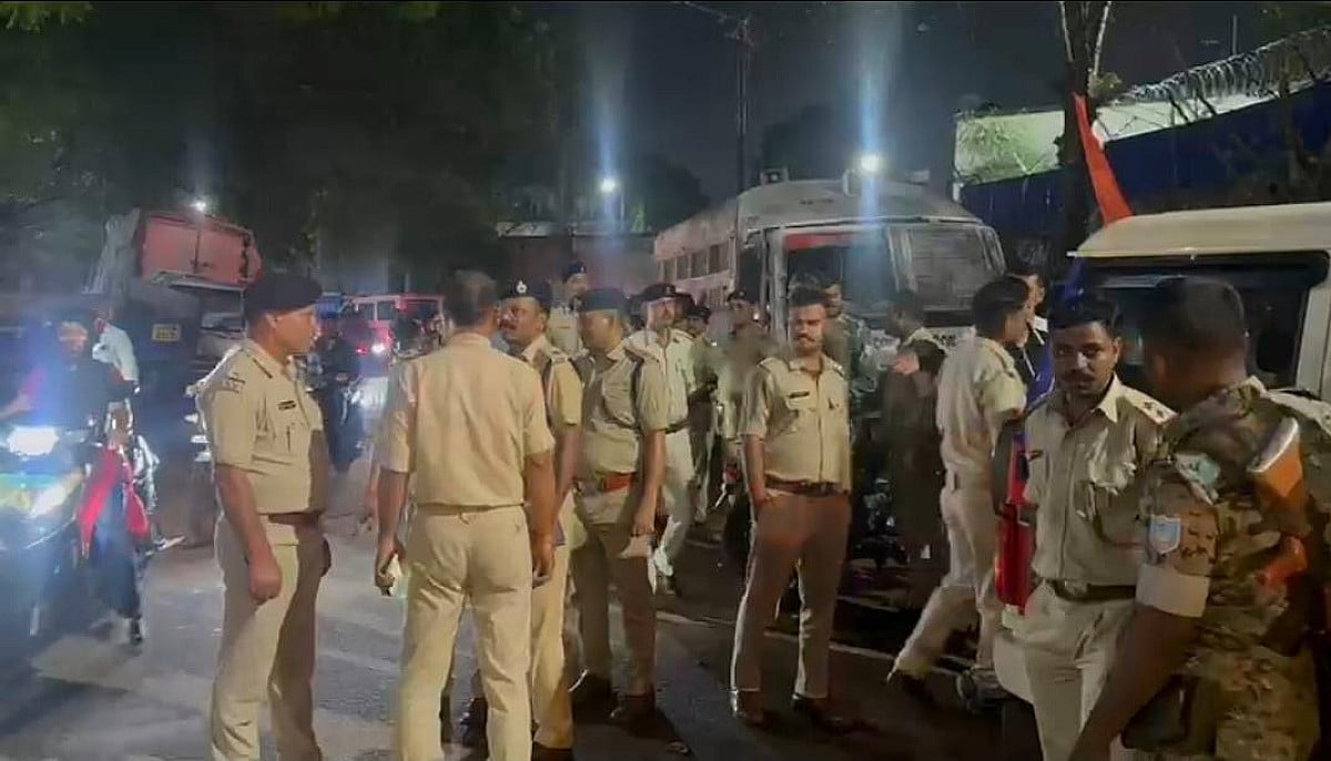 कब्रिस्तान में फुटबॉल लेने गए नाबालिगों की पिटाई, इलाके में तनाव