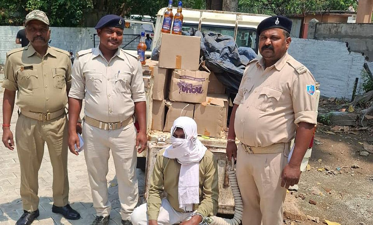 जमशेदपुर में नकली शराब का बड़ा भंडाफोड़, ऑटो से 198 लीटर बरामद, एक गिरफ्तार