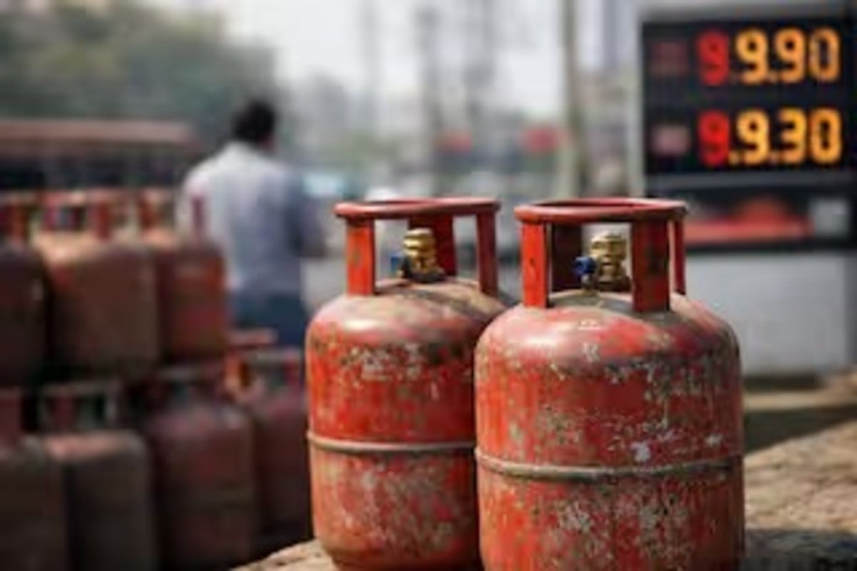 LPG Crisis:सरकार ने दोगुनी की सिलेंडर की सप्लाई, बिना कार्ड के झंझट के मिलेगा गैस सिलेंडर, जानिए कैसे