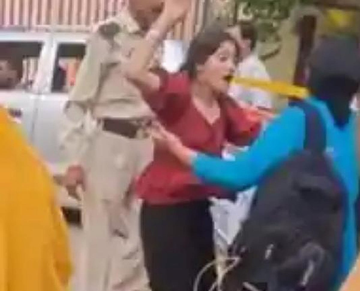 इसने मेरा रेप किया है...वृंदावन में बीच सड़क चीख-चीखकर लड़की ने कहा कुछ ऐसा कि देखने वाले भी रह गए हैरान, देखिए