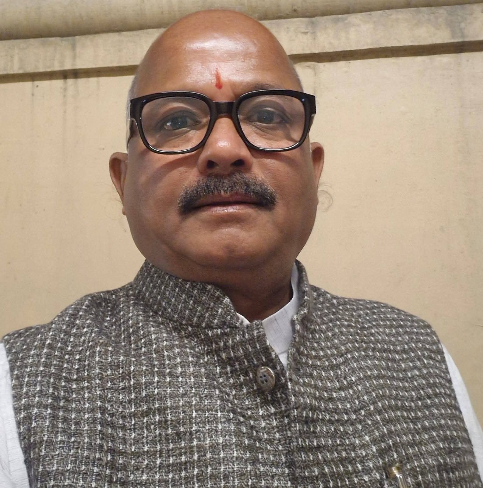 ढुल्लू महतो vs संजीव सिंह:किसके दबाव में बदला गया पहले का निर्णय,अधिकारियों पर कार्रवाई की मांग!