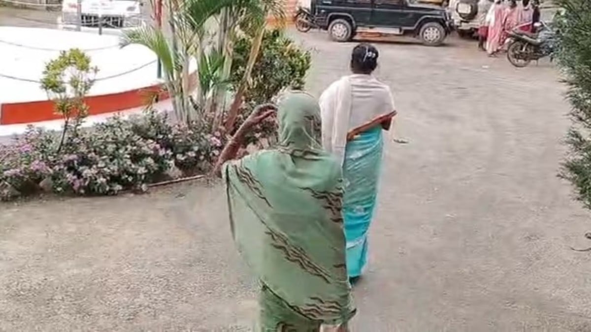 तीन से नहीं भरा दिल तो चौथी पत्नी लाने के फिराक में था पति, थाना में हुआ हाई वोल्टेज ड्रामा