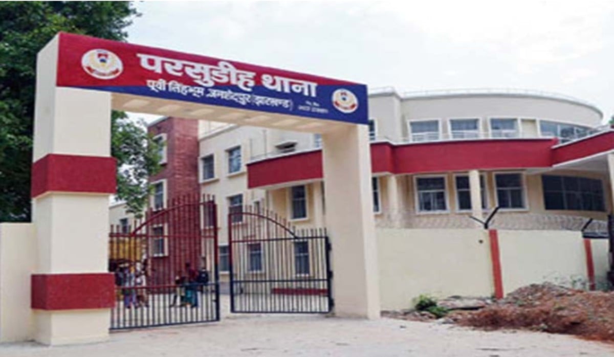 डकैती की साजिश नाकाम, जमशेदपुर में हथियार के साथ तीन अपराधी गिरफ्तार