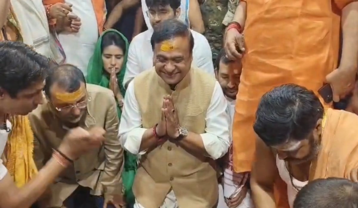 असम में चुनाव कल, बाबाधाम में मन्नत मांगने पहुंचे मुख्यमंत्री हिमंता बिस्वा सरमा