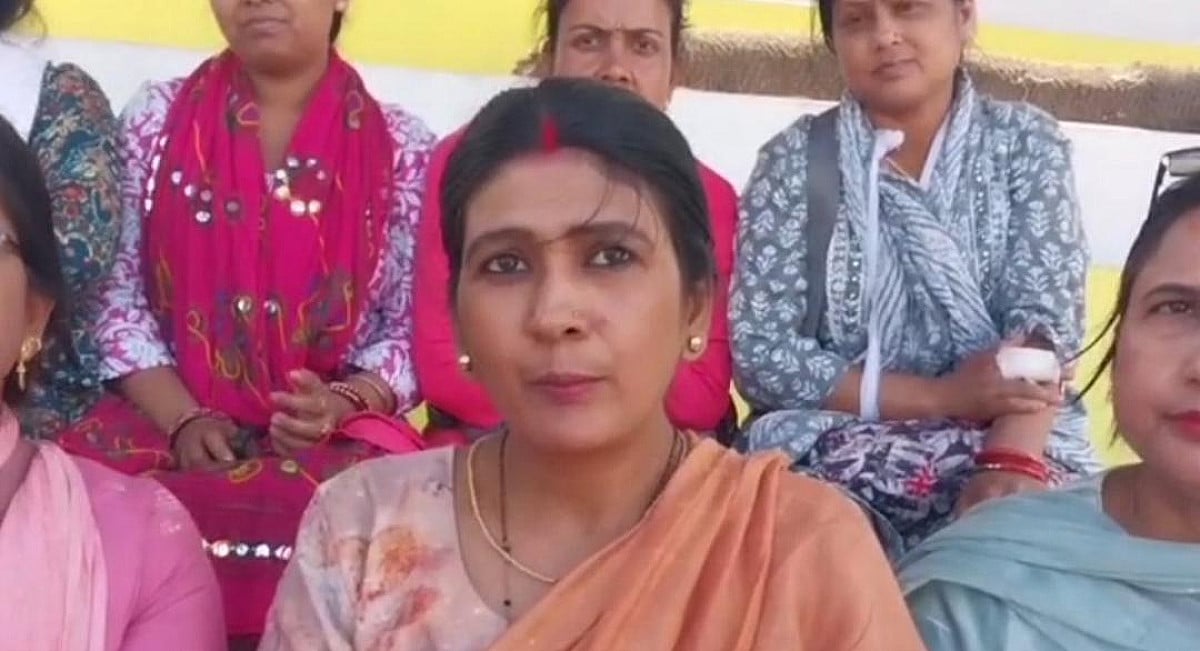 री-एडमिशन के नाम पर वसूली कर रहे है निज़ी स्कूल!  मनमानी पर धनबाद की महिलाओं ने काटा बवाल
