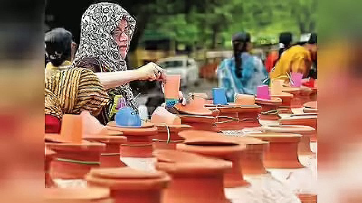 फ्रिज के दौर में बढ़ रहा मिट्टी के मटके का क्रेज, जानिए क्यों बन रहा है नेचुरल रेफ्रिजरेटर लोगों की पहली पसंद