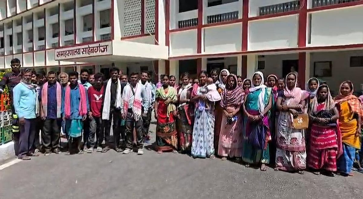 साहिबगंज में डीसी से मुलाकात नहीं होने पर आक्रोशित हुए ग्रामीण,जमकर किया हंगामा