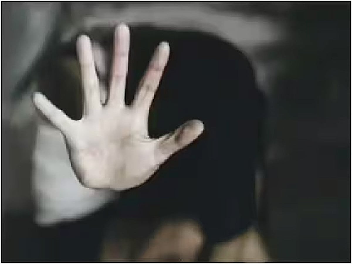 हजारीबाग: शिक्षा के मंदिर में अश्लील हरकत, प्राचार्य पर छात्राओं से छेड़छाड़ के लगा आरोप