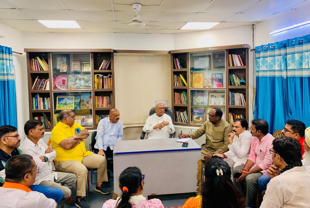 जमशेदपुर: ट्रेनों की लेटलतीफी से बढ़ी परेशानी, रेल यात्री संघर्ष समिति ने उठाया मुद्दा