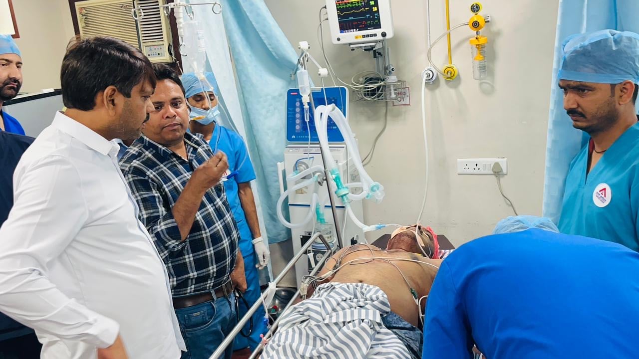 Dhanbad breaking:कतरास के सोनार डीह में संजीव सिंह समर्थक को मारी गई गोली,गंभीर हालत में भर्ती,अस्पताल पहुंचे मेयर!