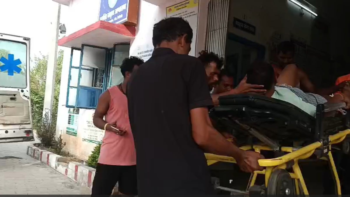 गिरिडीह में कार ने 4 को रौंदा, एक की मौत, ग्रामीणों ने ड्राइवर को पेड़ से बांध कर पीटा