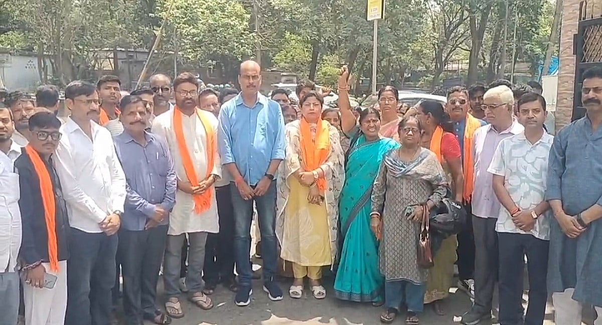 मानगो में होल्डिंग टैक्स बढ़ोतरी पर बवाल, भाजपा का डीसी ऑफिस में प्रदर्शन