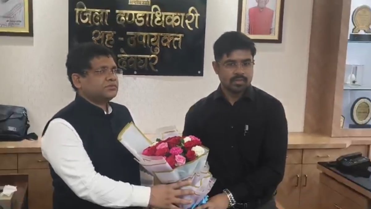 देवघर के 47वें डीसी बने शशि प्रकाश सिंह, बोले जनता तक पहुंचेगा हर योजना का लाभ