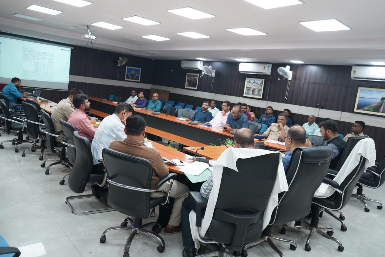 अवैध खनन पर सख्त वार: जमशेदपुर टास्क फोर्स की बैठक में बड़े माफियाओं पर कार्रवाई तेज करने का निर्देश