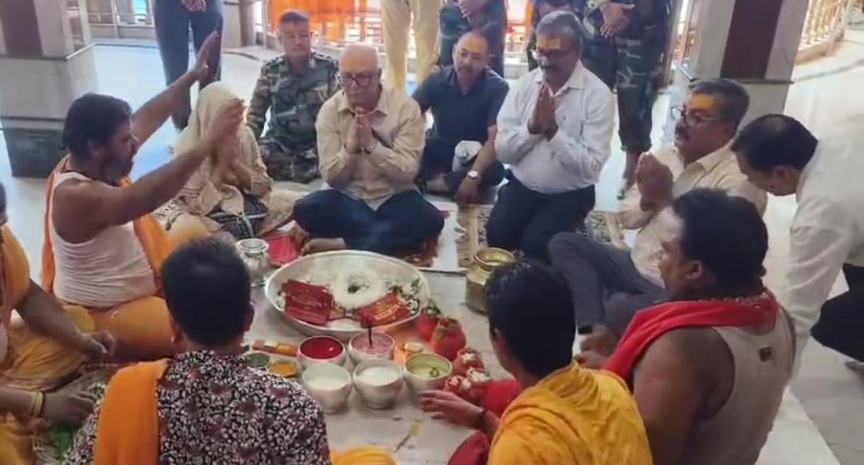 देवघर में बाबा बैद्यनाथ के दरबार में नतमस्तक हुए झारखंड के चीफ जस्टिस, सपरिवार की पूजा