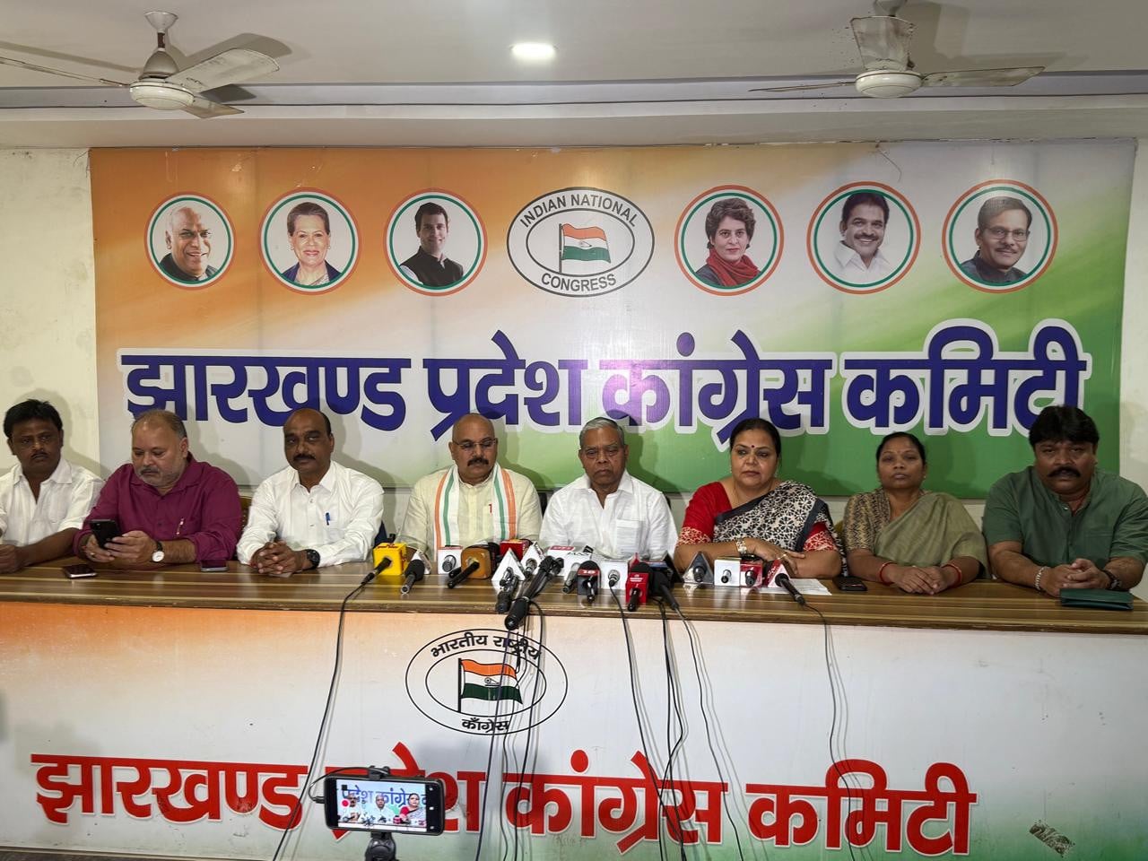 भाजपा महिला आरक्षण बिल पर कर रही गुमराह, सदन में चेहरा हुआ बेनकाब तो बौखलाहट में पीएम: कांग्रेस