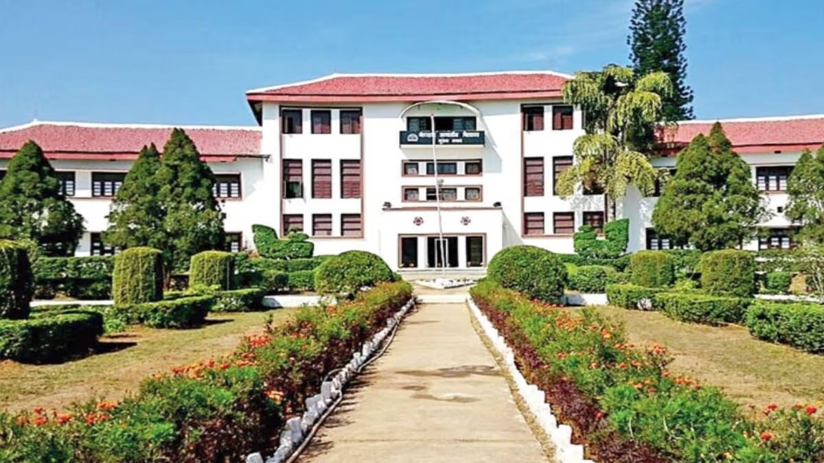 नेतरहाट स्कूल केस में हाईकोर्ट सख्त, प्रशासनिक अधिकारी पर लगा 25 हजार का जुर्माना, जानिए क्या है पूरा मामल