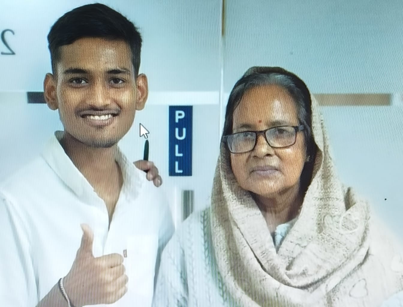 दादी-पोते की अद्भुत कहानी: बिहार के इस 19 साल के लड़के की क्यों हो रही है श्रवण कुमार से तुलना?