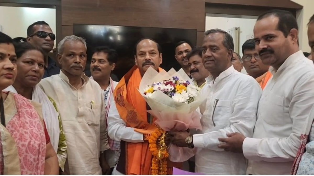 धनबाद: पूर्व मुख्यमंत्री रघुवर दास ने महिला आरक्षण बिल को लेकर विपक्ष पर साधा निशाना, कह दी बड़ी बात