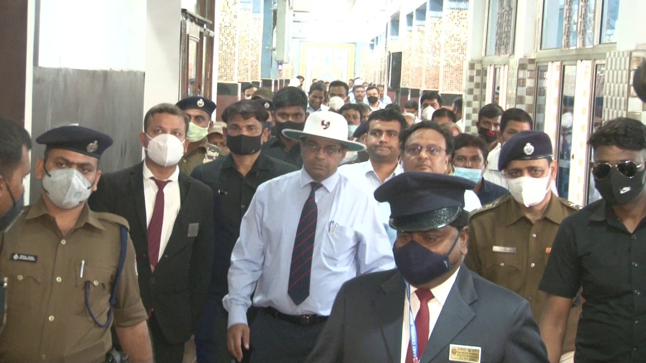 गया-कोडरमा-धनबाद रेल मार्ग का पूर्व मध्य रेल जीएम ने किया निरीक्षण, 100 बेडों के  बैरक का  किया उद्घाटन