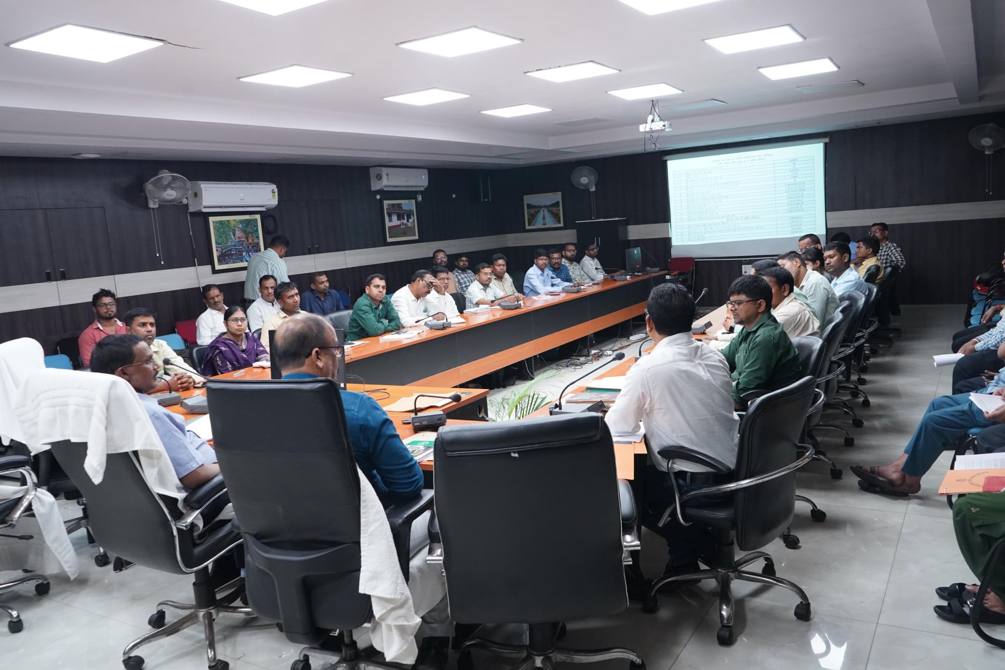 जमशेदपुर में आपूर्ति विभाग की समीक्षा, डीडीसी ने अधिकारियों को दिए कड़े निर्देश