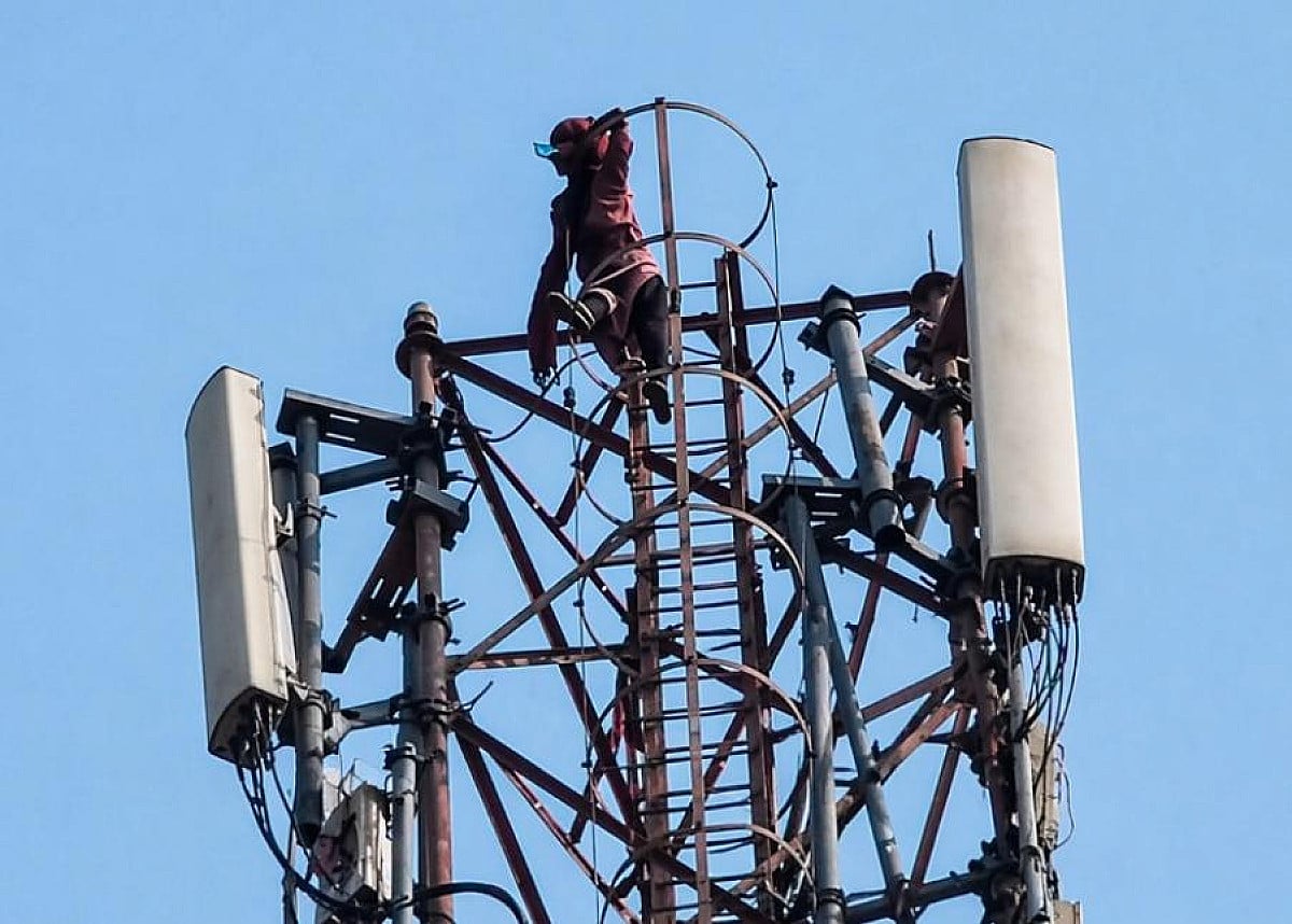 गज़ब कर दिया! जब भैसुर के लिए टॉवर पर चढ़ गई बहू, मोतिहारी में मचा हड़कंप