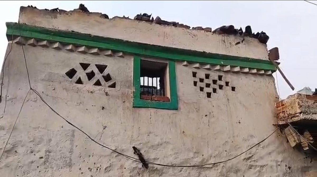 धनबाद में शॉर्ट सर्किट से घर मे लगी भीषण आग,कई घरों में अगलगी से भारी नुकसान