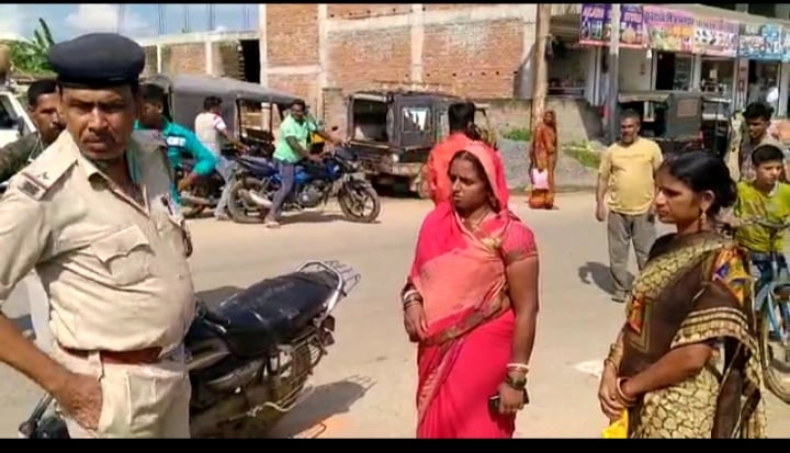 लुटेरों ने चतरा पुलिस को दी खुली चुनौती, दिनदहाडे़ महिला से दो लाख की लूट