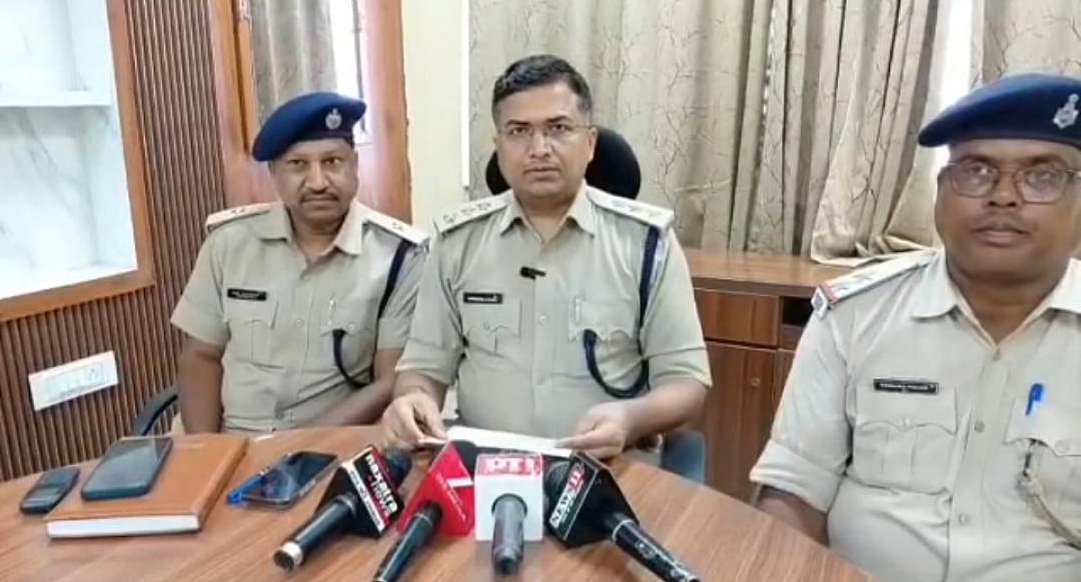 धनबाद: टुण्डी में CSP संचालक से लूट का खुलासा, एक आरोपी गिरफ्तार, दो की तलाश जारी