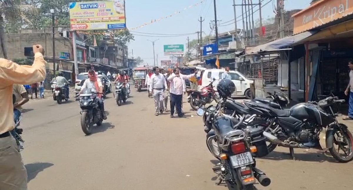 धनबाद:केंदुआ बंद से थमा कारोबार, 'साजिश' के आरोप के बीच धनबाद–बोकारो रोड खोलने की मांग तेज