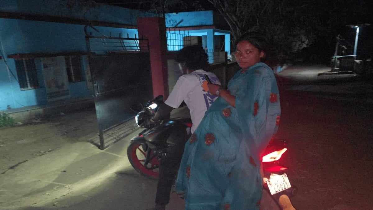 हाल ए स्वास्थ्य विभाग! चतरा में सिस्टम फेल, ‘ममता वाहन’ गया बारात में, गर्भवती महिला बाइक से पहुंची अस्पताल