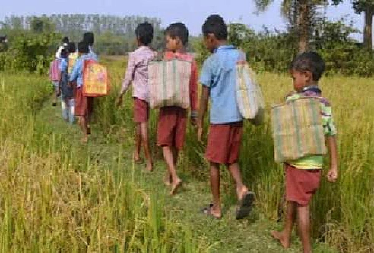 पुल का इंतजार, नक्सल का डर, विकास से कोसो दूर है चाईबासा का "टोपाबेड़ा” गाँव