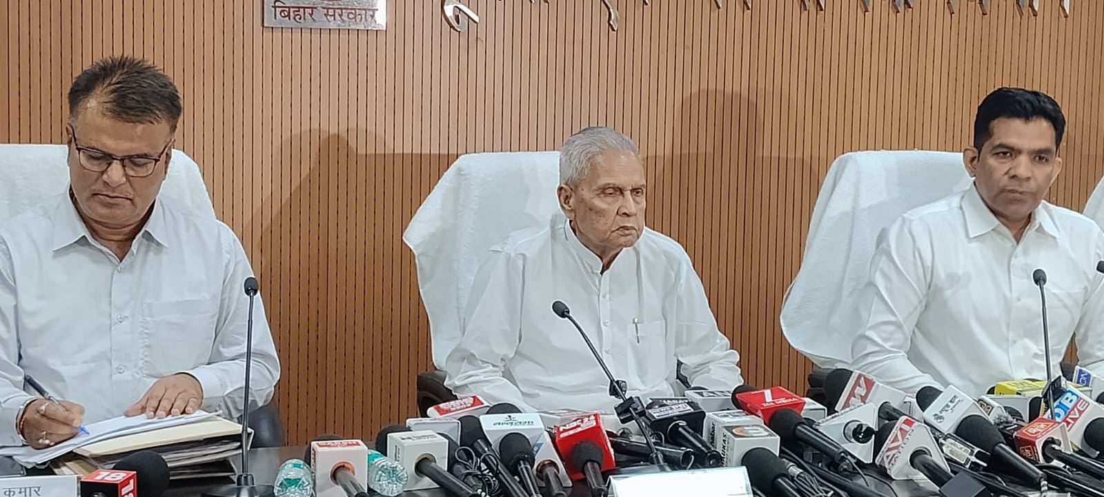 शराबबंदी कानून पर घिरे बिहार के मंत्री, सवालों का दिया तीखा जवाब